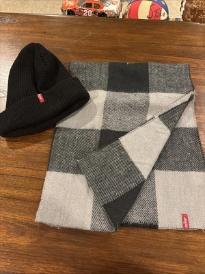 Combo gorro y bufanda Levis calor superior para hombre gorra negra con puños O/S sombrero de invierno Foto 1 de 4