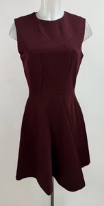 Victoria Beckham burgunderrot ärmellos Fit-n-Flare Kleid GR. 10 US - Bild 1 von 4