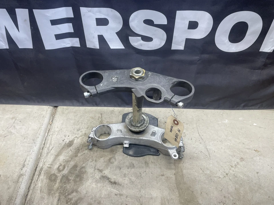2006 - 2021 SUZUKI GSXR600 GSXR750 TRIPLE TREE STEERING STEM FRONT LOWER FORKS - Image 1 of 4