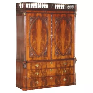 HERVORRAGENDER ANTIKER SCHRANK 18. JAHRHUNDERT 1760 THOMAS CHIPPENDALE LEINENPRESSE - Bild 1 von 24