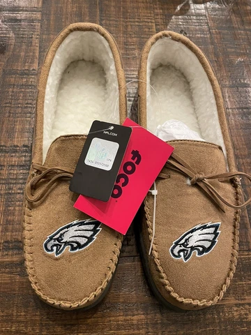 Philadelphia Eagles NFL Mens Medium Moccasin Slippers NWT Cover