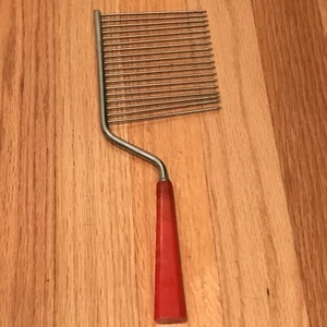 Vintage Red Bakelite Kitchen Utensil Cake Server Usually For Angel Cake - Picture 1 of 11