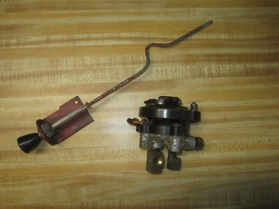 Válvula de potencia superior convertible Buick 1942-1948 y varilla de control Foto 1 de 3