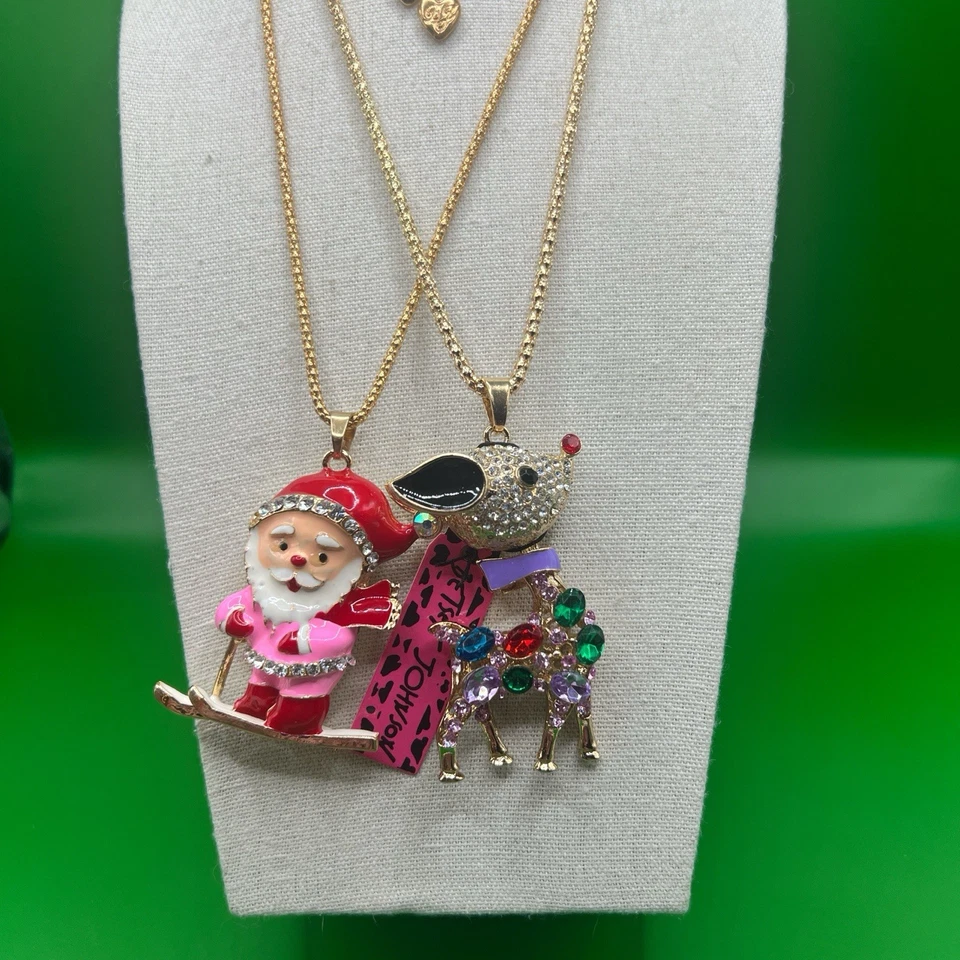 Betsey Johnson 圣诞节、珐琅和水钻全新带标签 - 2 项项链和 2 个胸针 — 第 1/4 张图片