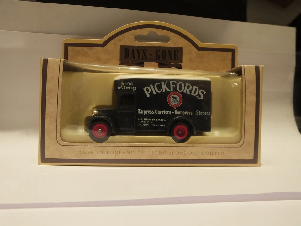 LLEDO DG16 014A 1934 DENNIS PARCELS VAN - PICKFORDS #14 - Image 1 of 1