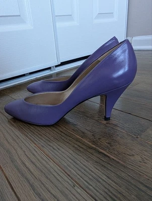 Vintage Bandolino Purple Leather Pumps Made In Italy Size 8,5 3" Heels - Image 1 of 4
