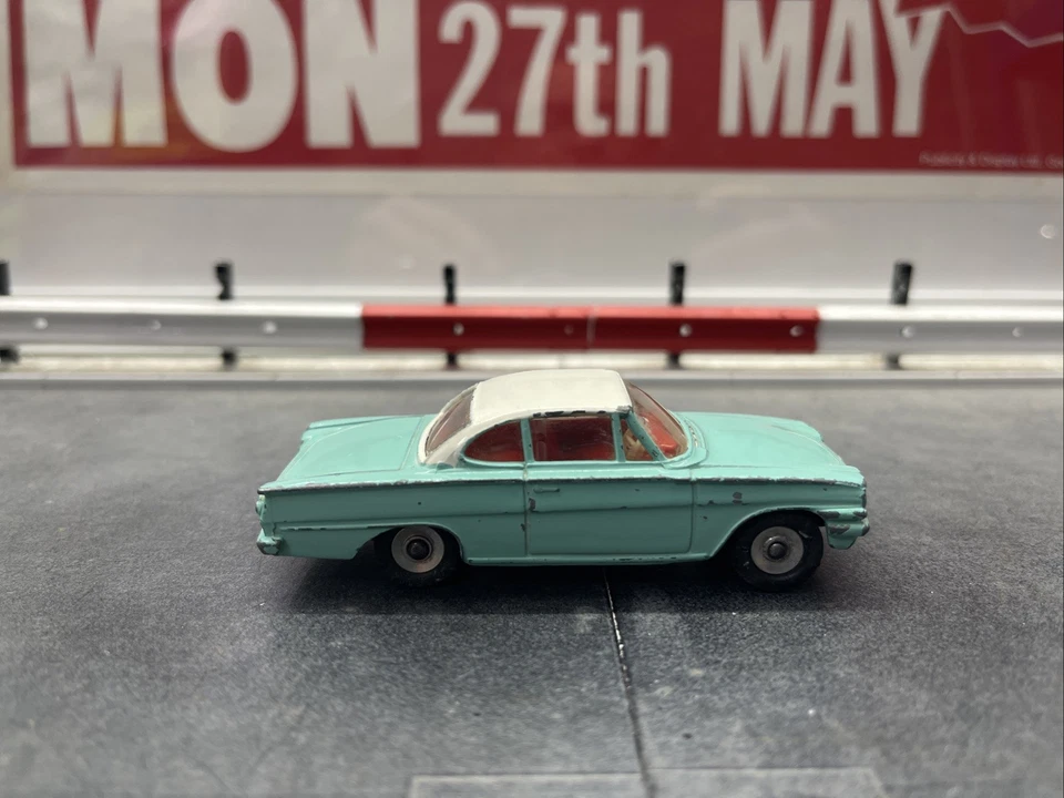 Dinky Ford Consul Capri 143 IN GREAT CONDITION - Image 1 of 4