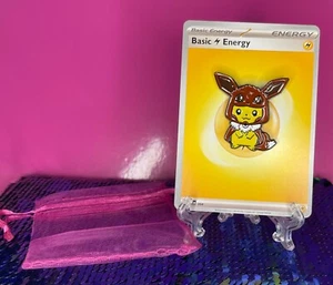 Poncho Pikachu Eevee Anime Pokemon Esmalte Pin - NUEVO - Imagen 1 de 2