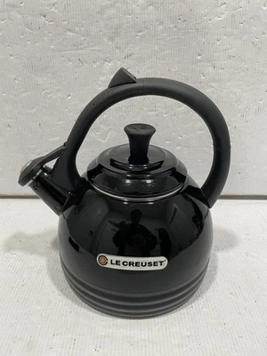 Tetera Le Creuset Classic Whistling 1,7 cuartos de galón acero esmaltado negro brillante ~limpio~ Foto 1 de 4