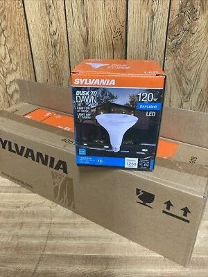 4 Pack SYLVANIA Dusk to Dawn Day light LED Light Bulb Auto On/Off PAR38 - Image 1 of 4