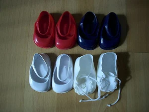 4 Paar Puppenschuhe aus Weichplastik - Bild 1 von 1