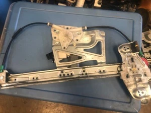 2006 2007 2008 2009 CADILLAC DTS LEFT DRIVER FRONT WINDOW REGULATOR MOTOR - Picture 1 of 3