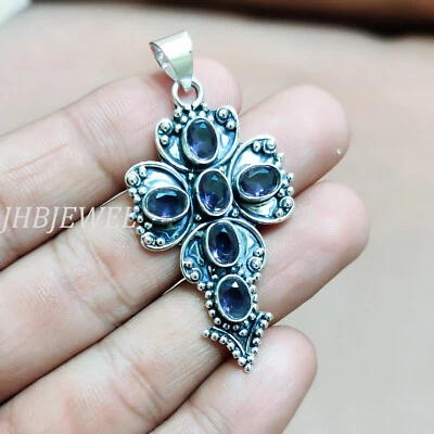 Colgante de plata esterlina 925 con cruz de piedras preciosas ovaladas de amatista facetada de diseñador para hombre Foto 1 de 4