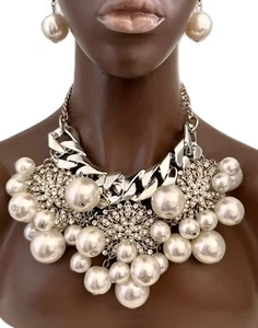 Conjunto de pendientes collar grueso con cristales de imitación de perlas blancas babero Cleopatra - Imagen 1 de 3
