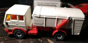 Siku Mercedes 2232 Garbage Refuse White/Red Truck - 1/55 Scale Diecast - Picture 1 of 8
