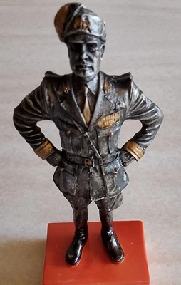 STATUA SCULTURA DUCE COLLEZIONISMO COLORE GRIGIO-ORO MUSSOLINI - Image 1 of 4