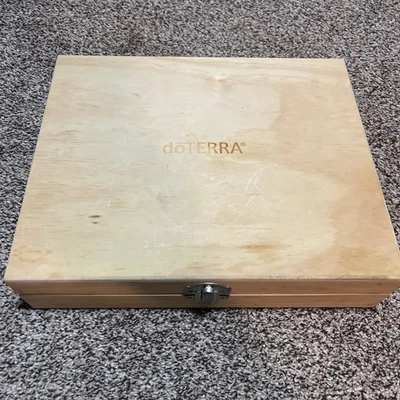doTERRA 木制精油存储盒 - 可容纳 74 种油 - 14 英寸 x 11 x 3.5 — 第 1/4 张图片