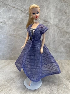 Vintage Repro Barbie blonder Pferdeschwanz in Handarbeit lila silber Abendessen um acht - Bild 1 von 13