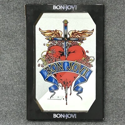 Espejo de bar Bon Jovi - Decoración de cueva para hombre 19x13 en daga de corazón vintage mercancía de gira Foto 1 de 4