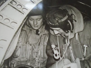 AVRO LANCASTER ? PHOTOGRAPH ORIGINAL ! RAF WW2 FLARE CHUTE - Picture 1 of 6