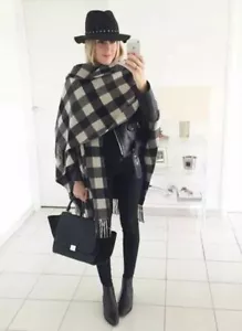 ZARA NEU DAMENWOLLE HANDGEFERTIGT KARIERT PONCHO ECRU EINGRÖSSE: M Ref. 7522/041 - Bild 1 von 3