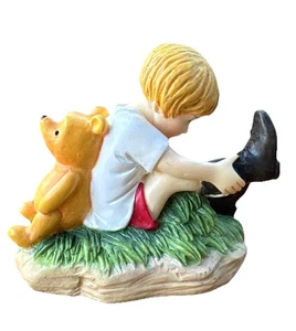 Disney Lenox Clásico POOH APOYADO EN CHRISTOPHER ROBIN Botas Estatuilla Dedal - Imagen 1 de 4