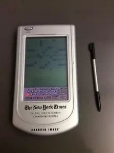 Sharper Image The New York Times Deluxe Touchscreen Kreuzworträtsel 2003 QU134 - Bild 1 von 5