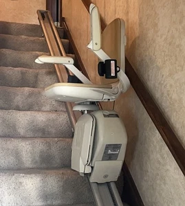 Acorn Superglide 130 Stairlift 180” / 14 step rail 2 Remotes Chicago Pick Up - Picture 1 of 18