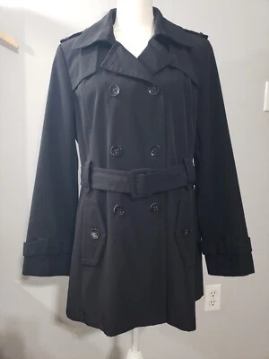 Chaqueta de lluvia Calvin Klein para dama con cinturón resistente al agua negra talla grande Foto 1 de 4