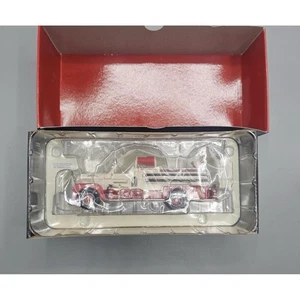 Corgi Heroes Under Fire Truck 1:50 Scale Seagrave Pumper Vigilant Hose Co. Red - Picture 1 of 3