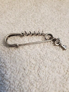 Jewelry, Costume, Brooch/Pin w/Key Charm, Silver Color - Picture 1 of 3