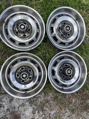 SET OF 4 JAGUAR XJ6 XJ12  VINTAGE CENTER  HUB CAPS HUBCAPS WHEEL COVERS  - Image 1 of 4