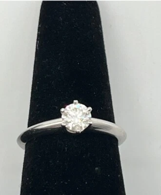 Anillo de compromiso Tiffany & CO diamantes platino .53 VS2, inscrito con certificado Foto 1 de 4