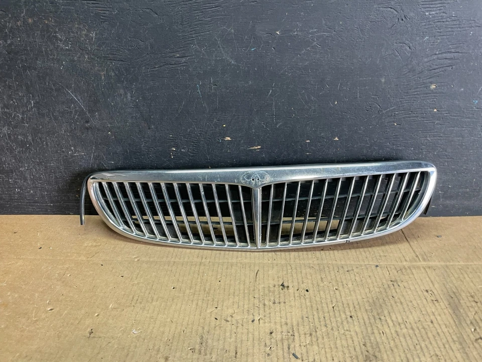 2000 to 2001 Infiniti i30 Front Upper Grill Grille OEM J4104 PS - Image 1 of 4