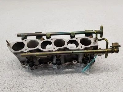 04-07 Inyectores de combustible Infiniti G35 con riel de combustible con pliegue principal inferior OEM 16600CD70A  Foto 1 de 4