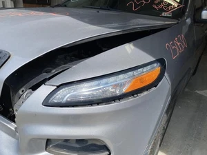 Driver Corner/Park Light Park Lamp-turn Signal Fits 14-18 CHEROKEE 1921752 - Picture 1 of 12