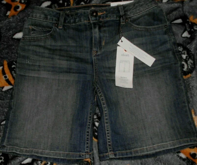 Shorts jeans feminino novo tamanho 2/28 Vera Wang ligeiramente desgastado cintura média - Imagem 1 de 4