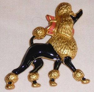 Sophisticated poodle brooch, muted brass, black enamel and coral colored bow - Picture 1 of 2