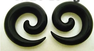 PAR DE TAPONES ESPIRALES DE MADERA DE ÉBANO 0G 8MM GARRAS TAPÓN ESPIRAL ESTIRADORES - Imagen 1 de 2