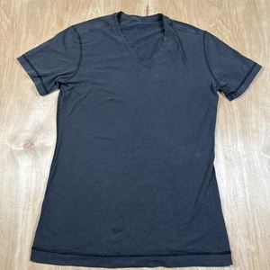 Lululemon Mens Black & Gray Striped Short Sleeve V-Neck T-Shirt Size Medium - Picture 1 of 4