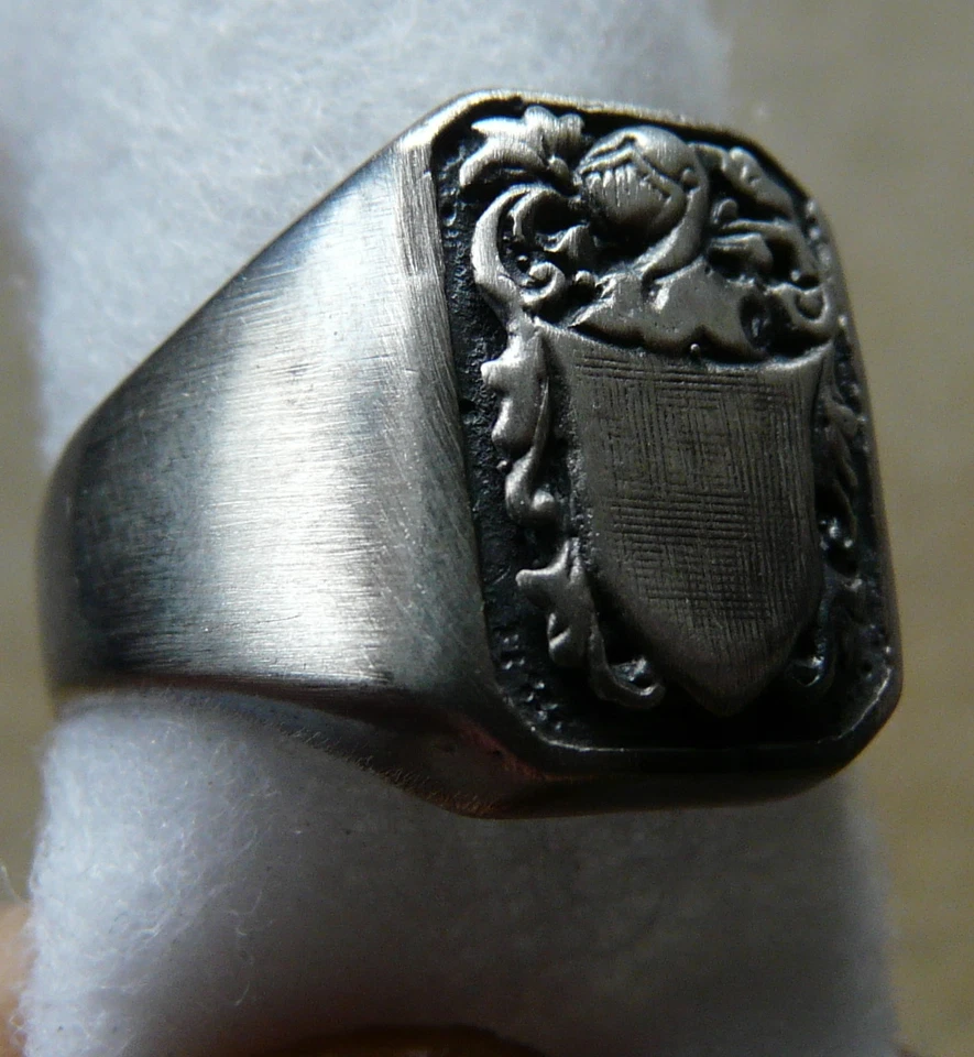 ANELLO UOMO SCUDO con Stemma incidibile ARGENTO BRUNITO 925/1000 - Immagine 1 di 1