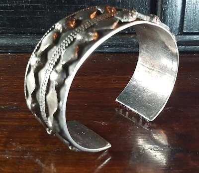 Antico bracciale  - argento - Oriente - Immagine 1 di 4