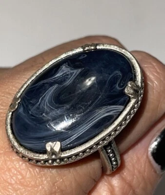 2010 Avon Statement Faux Black White Swirl Bold Ring With Inner Multi Sizing - Image 1 of 4