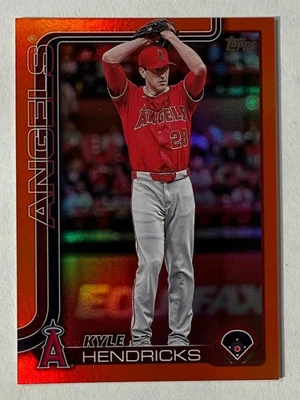 2025 Topps Update Kyle Hendricks Orange Rainbow Foil 16/25 #US136 - Image 1 of 2