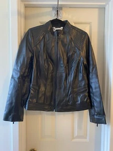 G.I.L.I. Chaqueta frontal de cuero con cremallera con detalle de costura negra talla 14 - Imagen 1 de 2