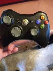 Xbox 360 Controller with battery - Picture 1 of 1