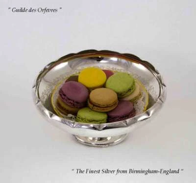 Plato dulce de plata, redondo, en relieve Foto 1 de 4