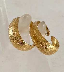 Huge Statement Embossed Flowers Gold Top Clip Back Hoop Earrings Q232 - Picture 1 of 6