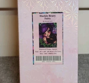 Diamond Art Club DAC Kit "Huckle Beary Fairy" Hannah Lynn Square 20"×28" - Imagen 1 de 5