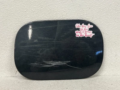 ⭐2018-2024 GMC TERRAIN DENALI FUEL GAS TANK DOOR LID FLAP CAP BLACK OEM LOT2667 Foto 1 de 4